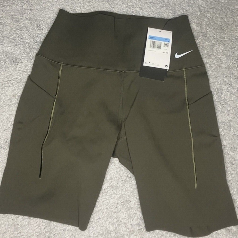 Nike Universa Women's High-Waisted 8" Biker Shorts Green Medium